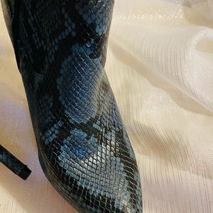 Boots blue and black